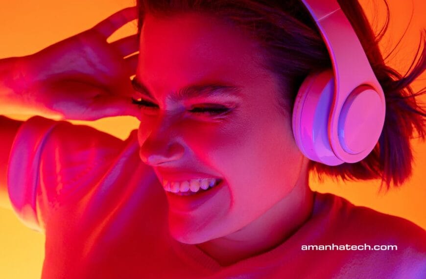 jovem mulher de fones usando aplicativos para criar música com IA