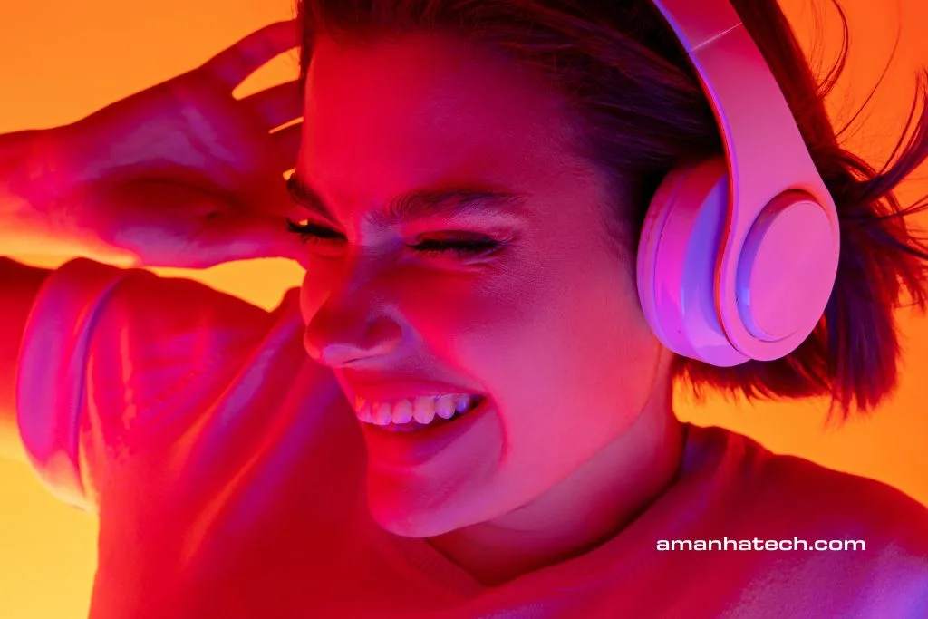 jovem mulher de fones usando aplicativos para criar música com IA
