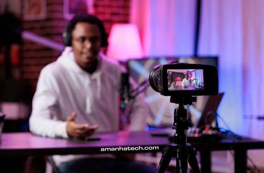 homem gravando video sobre quanto o youtube paga por visualização